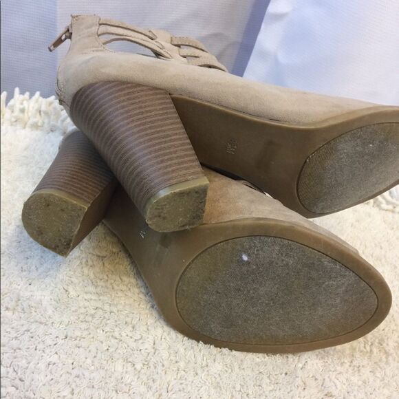 Guess Beige suede zipper heels block boots size 8.5 - Picture 5 of 5